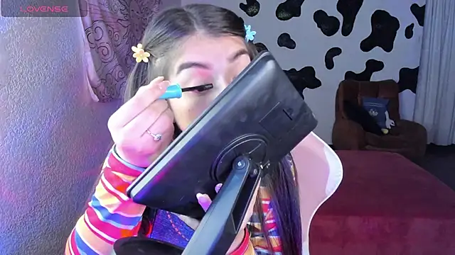 Snapshot of abbie_jensen_ chatting on October 31, 6:25 am abbie jensen online show from October 31, 6:25 am