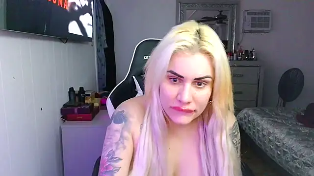 Snapshot of candycubanita chatting on December 22, 8:11 am candycubanita online show from December 22, 8:11 am