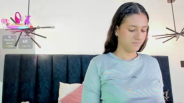 Snapshot of niia7 chatting on October 2, 7:43 pm niia7 online show from October 2, 7:43 pm