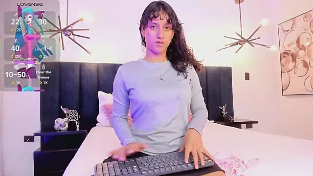 Snapshot of niia7 chatting on December 4, 9:12 pm niia7 online show from December 4, 9:12 pm