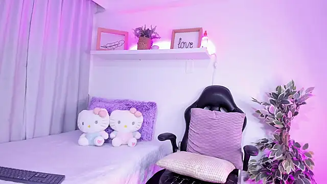 niia7 online show from April 14, 7:53 pm