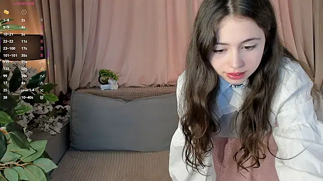 Snapshot of JulianaChapel chatting on November 2, 8:17 am JulianaChapel online show from November 2, 8:17 am