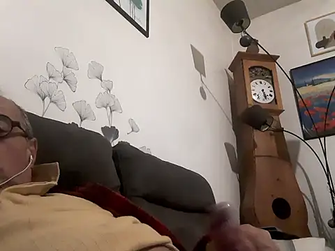 Snapshot of Vince072 chatting on September 16, 7:04 pm Vince072 online show from September 16, 7:04 pm