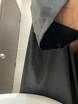 AnnahiBaker online show from March 4, 9:32 pm