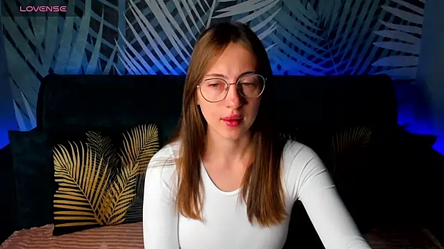 Snapshot of ChristyCrayme chatting on September 8, 10:09 pm ChristyCrayme online show from September 8, 10:09 pm