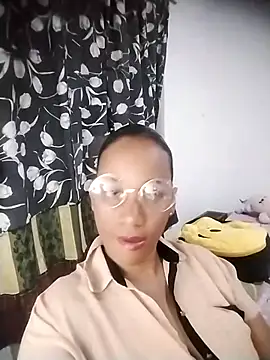 Snapshot of EbonyHorrny chatting on October 31, 3:40 am EbonyHorrny online show from October 31, 3:40 am