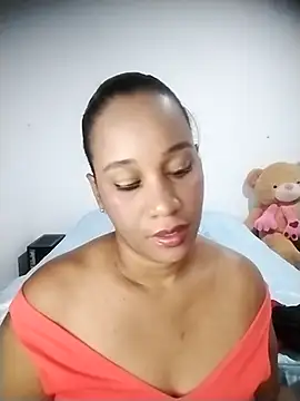 Snapshot of EbonyHorrny chatting on November 13, 12:26 pm EbonyHorrny online show from November 13, 12:26 pm