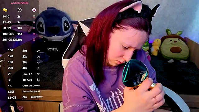 Snapshot of Mini_Lady1 chatting on November 29, 4:15 am Mini Lady1 online show from November 29, 4:15 am