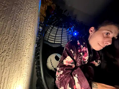 Snapshot of DarkAngelz1 chatting on October 11, 4:22 am DarkAngelz1 online show from October 11, 4:22 am