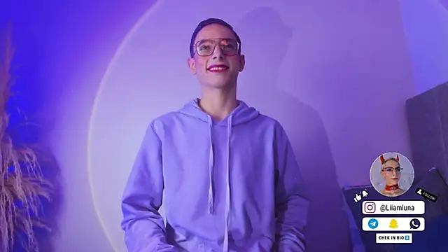 liiamluna  online show from September 23, 9:45 am