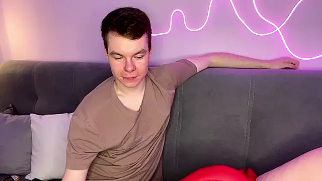 julielourens online show from October 18, 8:26 am