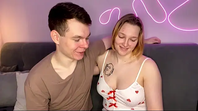 julielourens online show from November 25, 8:36 am