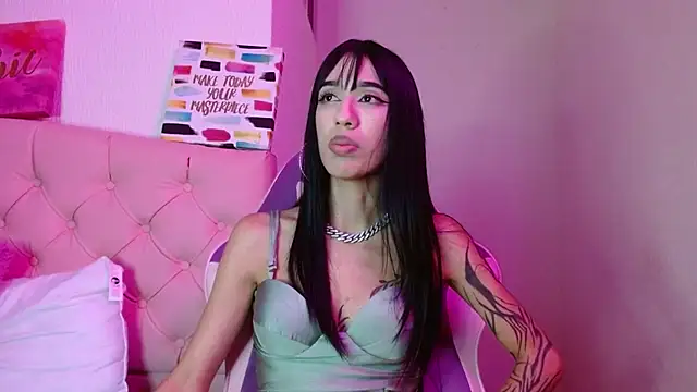 Snapshot of London_Sophia19 chatting on September 19, 3:19 am London Sophia19 online show from September 19, 3:19 am