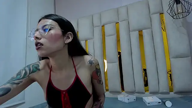 viollettaa  online show from November 16, 12:11 pm