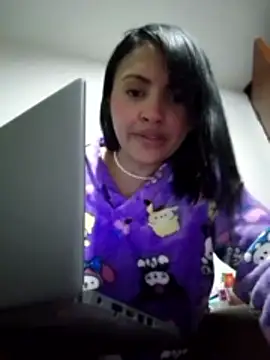 Snapshot of VeronicaBrun chatting on December 4, 12:31 am VeronicaBrun online show from December 4, 12:31 am