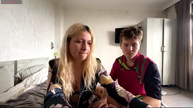 Hikki  online show from October 19, 11:55 am