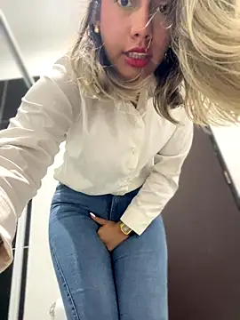 Snapshot of sara_calderon chatting on September 10, 1:22 pm sara calderon online show from September 10, 1:22 pm