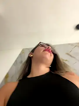 Snapshot of sara_calderon chatting on September 11, 1:22 pm sara calderon online show from September 11, 1:22 pm