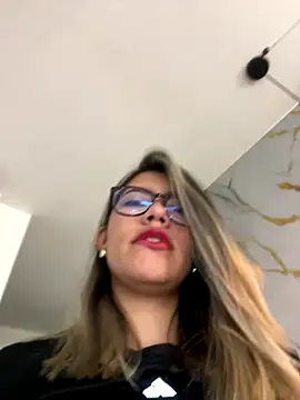 Snapshot of sara_calderon chatting on September 12, 1:22 pm sara calderon online show from September 12, 1:22 pm
