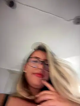 Snapshot of sara_calderon chatting on September 13, 1:22 pm sara calderon online show from September 13, 1:22 pm