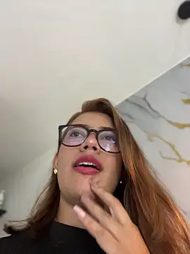 Snapshot of sara_calderon chatting on November 14, 1:32 pm sara calderon online show from November 14, 1:32 pm