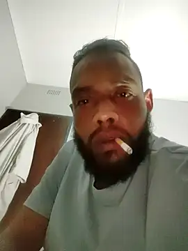 Snapshot of kulliguy chatting on November 3, 8:32 pm kulliguy online show from November 3, 8:32 pm