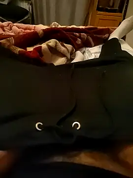 Snapshot of kulliguy chatting on November 28, 9:17 pm kulliguy online show from November 28, 9:17 pm