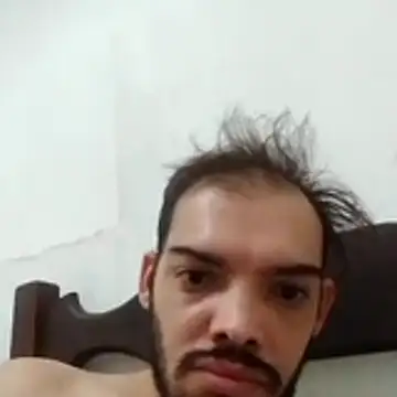 GuilhermeYuree online show from May 11, 9:15 am