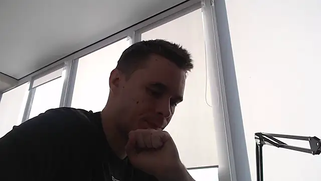 Snapshot of FreddyBredi chatting on October 22, 8:47 am FreddyBredi online show from October 22, 8:47 am