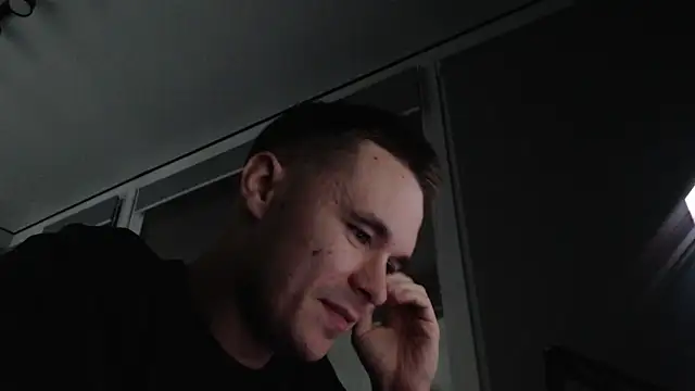 Snapshot of FreddyBredi chatting on October 24, 1:51 pm FreddyBredi online show from October 24, 1:51 pm