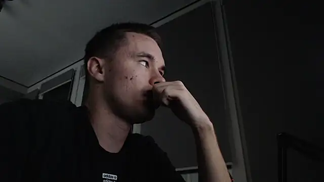 Snapshot of FreddyBredi chatting on October 30, 2:51 pm FreddyBredi online show from October 30, 2:51 pm