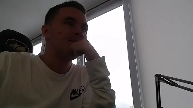 Snapshot of FreddyBredi chatting on November 1, 9:00 am FreddyBredi online show from November 1, 9:00 am