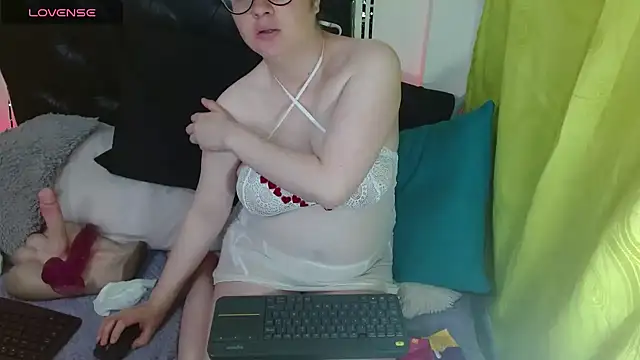 KrystalAdams online show from October 15, 12:27 pm