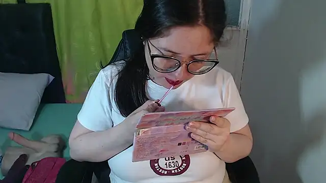 Snapshot of KrystalAdams chatting on January 8, 12:18 pm KrystalAdams online show from January 8, 12:18 pm