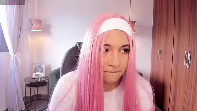 DANDARA THOM online show from September 21, 7:48 pm