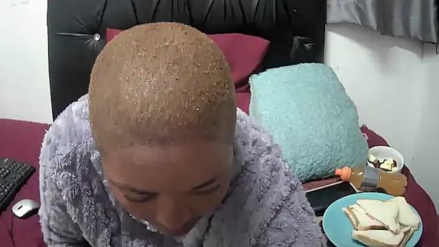 Flirtfatale online show from October 7, 9:45 pm