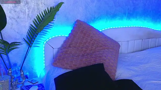 Aelorya online show from November 19, 6:52 pm