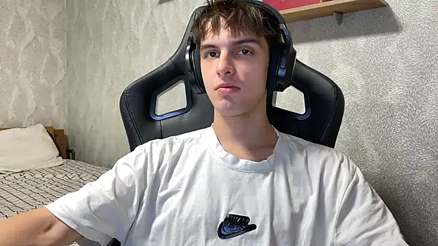 Snapshot of elliot_scott chatting on October 1, 7:42 pm elliot scott online show from October 1, 7:42 pm