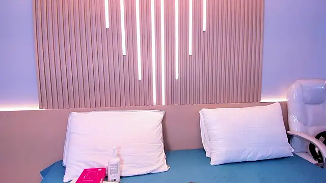 Snapshot of Camile_cute chatting on February 14, 6:37 pm Camile cute online show from February 14, 6:37 pm