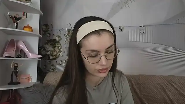 Snapshot of EvoletteLouLou chatting on November 5, 5:24 pm EvoletteLouLou online show from November 5, 5:24 pm