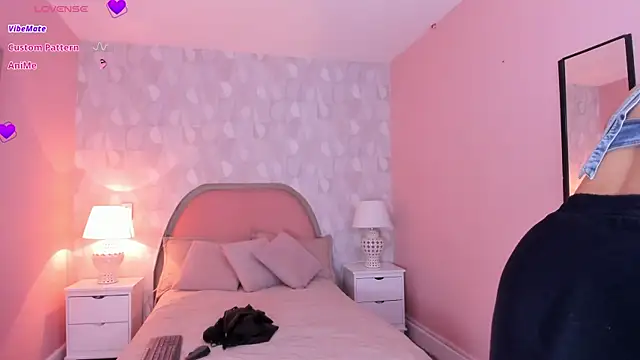 isabella milf  online show from April 10, 7:07 pm