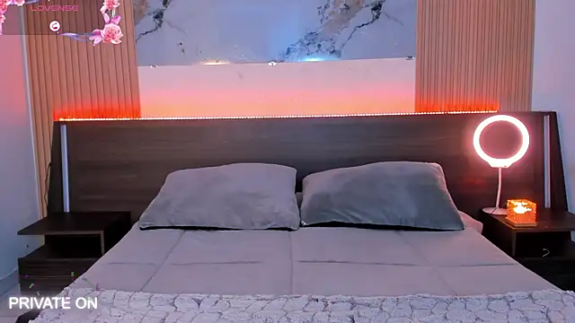 samanthaa moon online show from April 8, 11:16 pm