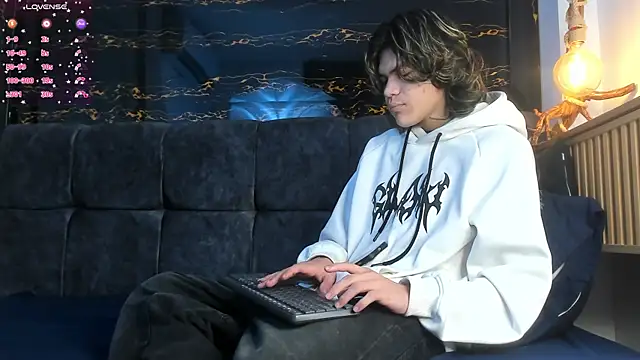 Diamond twink online show from November 4, 4:00 am