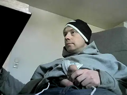 Snapshot of skateboy78 chatting on January 3, 12:30 pm skateboy78 online show from January 3, 12:30 pm