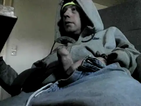 Snapshot of skateboy78 chatting on January 19, 2:49 pm skateboy78 online show from January 19, 2:49 pm