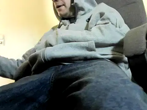 Snapshot of skateboy78 chatting on February 4, 11:49 am skateboy78 online show from February 4, 11:49 am