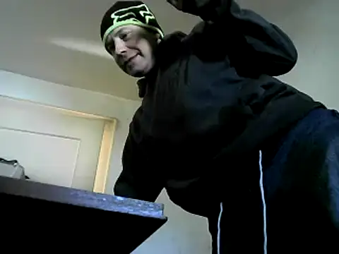 Snapshot of skateboy78 chatting on March 19, 10:11 am skateboy78 online show from March 19, 10:11 am