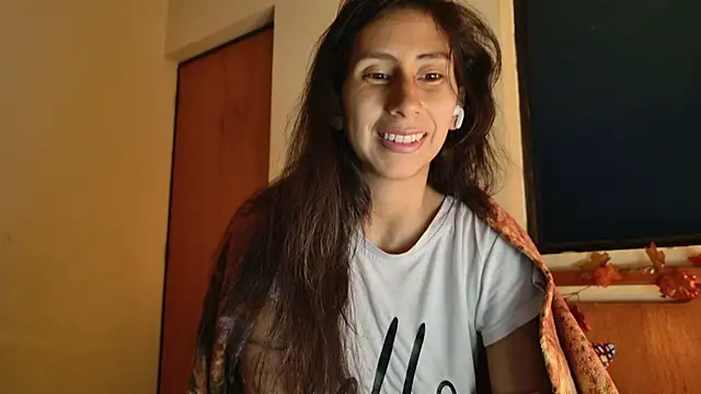 Snapshot of _MoonLipson_ chatting on October 15, 6:02 am MoonLipson online show from October 15, 6:02 am