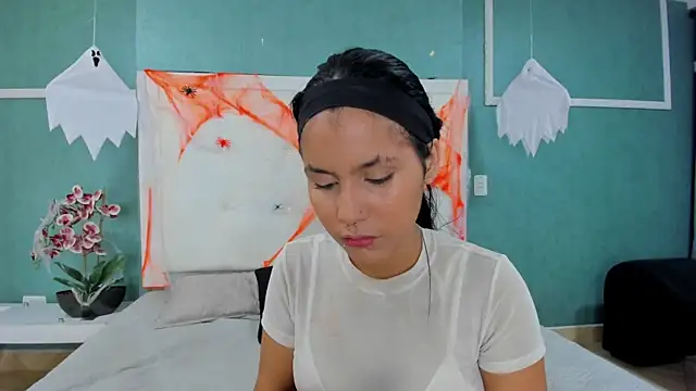 Snapshot of ania_gomez chatting on November 1, 9:17 pm ania gomez online show from November 1, 9:17 pm