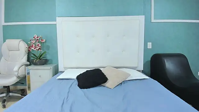 Snapshot of ania_gomez chatting on December 2, 9:43 pm ania gomez online show from December 2, 9:43 pm